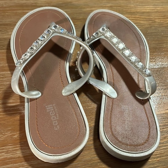 Capelli Girls Flip Flops Size 6. - Picture 1 of 3